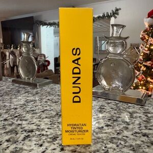 DUNDAS Sheer Glow Tinted Moisturizer